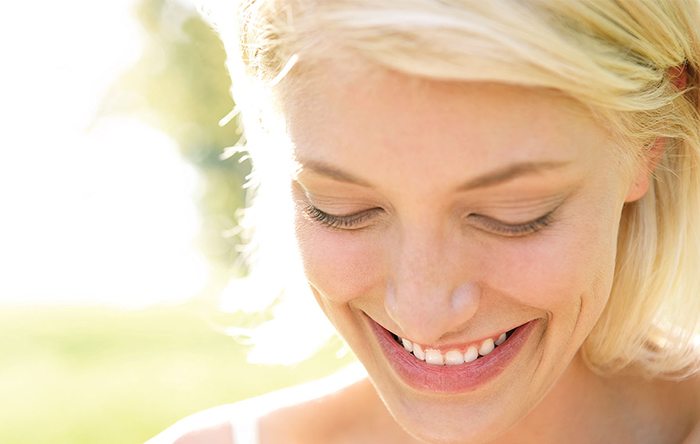 8 One-Minute Tips for Glowing Skin All Day